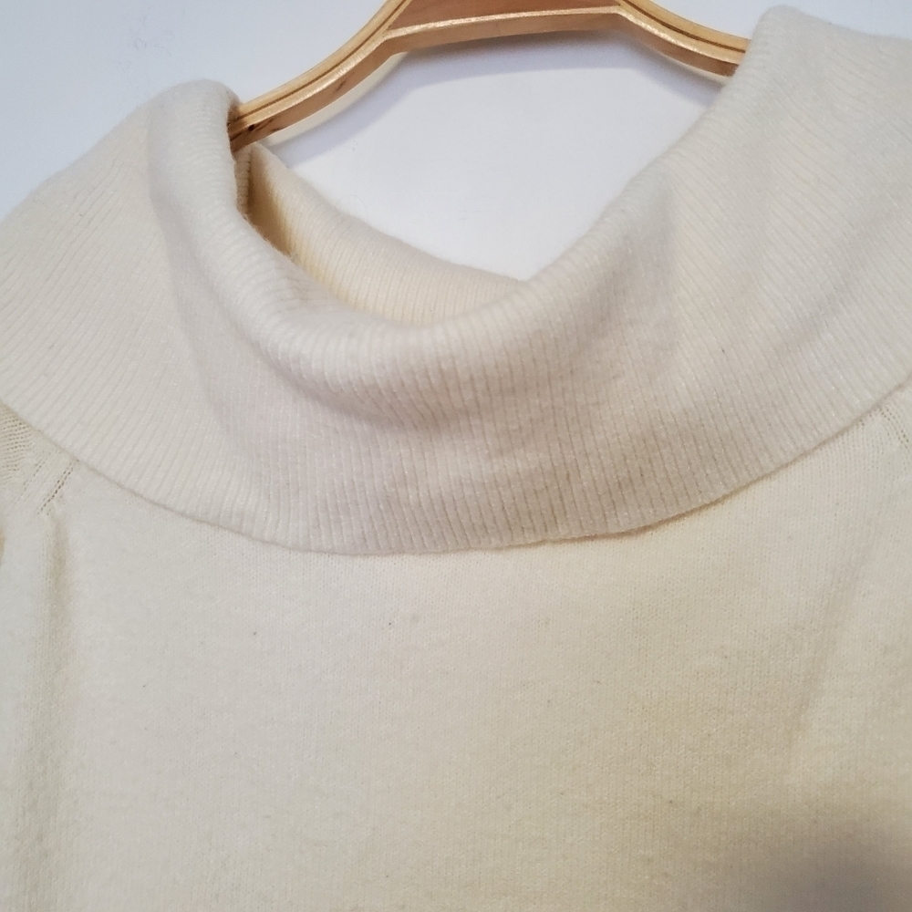 By Anthropologie Shelby Off shoulder Sweater - Picture 4 of 7